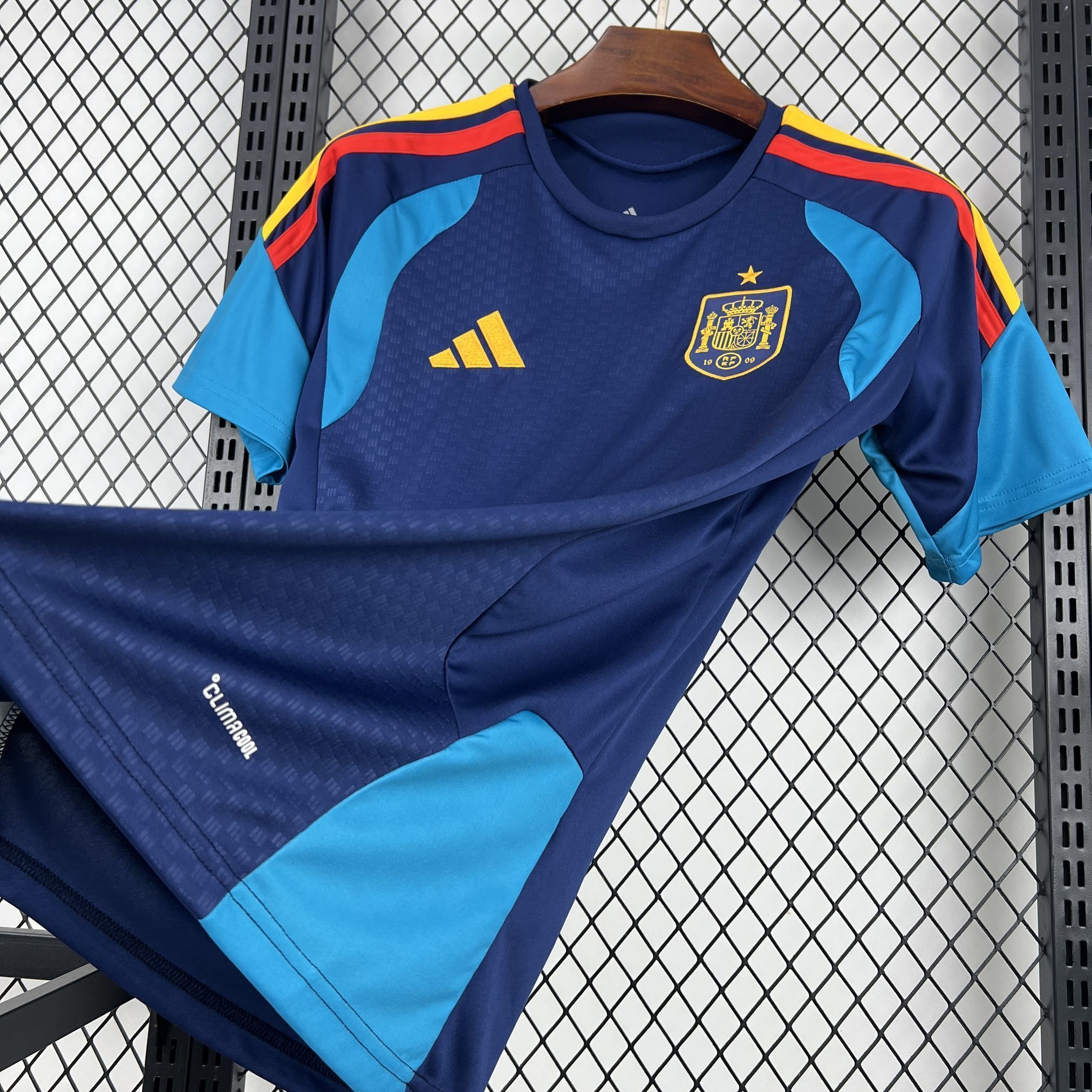 Camisa Espanha Treinamento 26/27 - Imagem 2