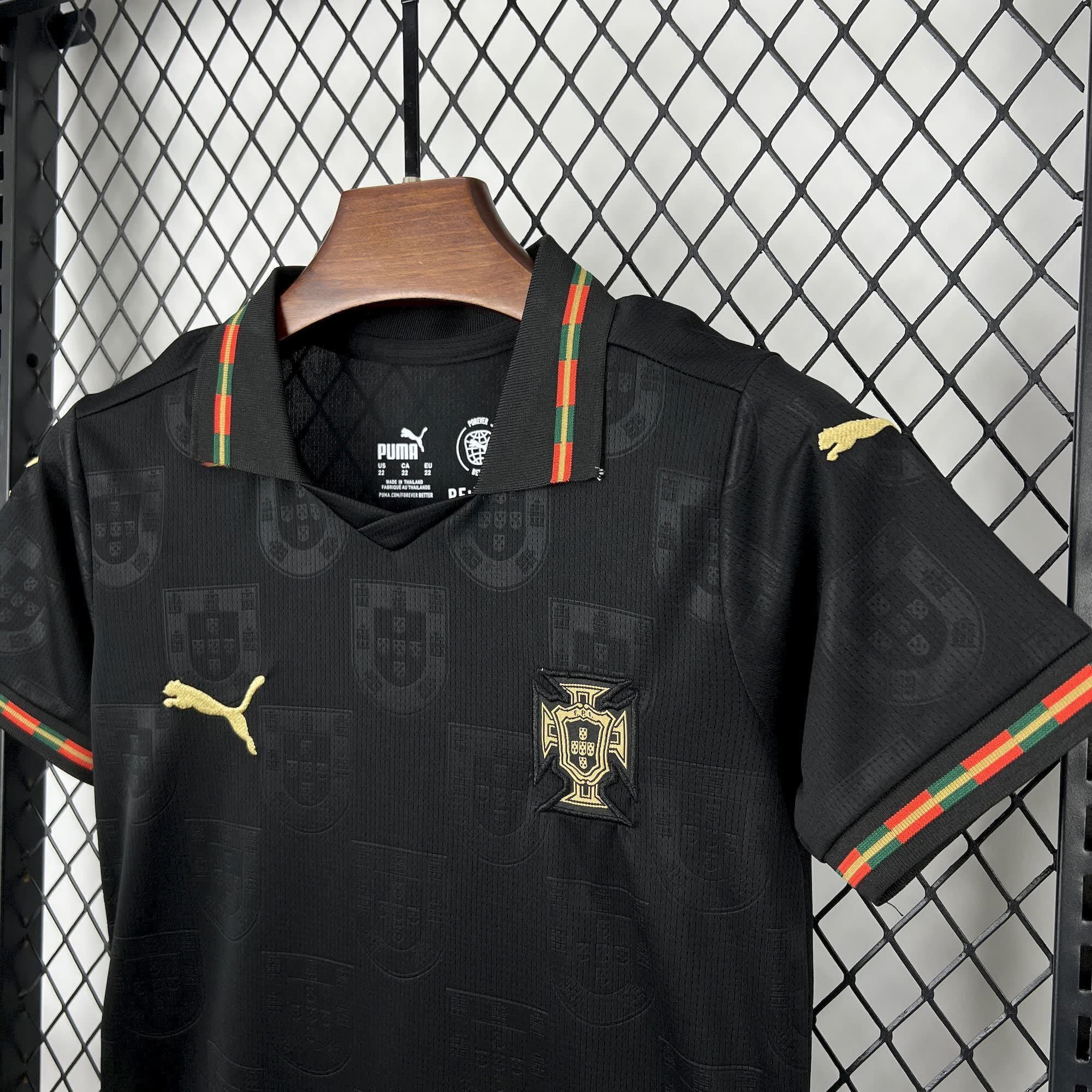 Kit Infantil Portugal 26/27 Pantera Negra Eusébio - Puma - Imagem 2