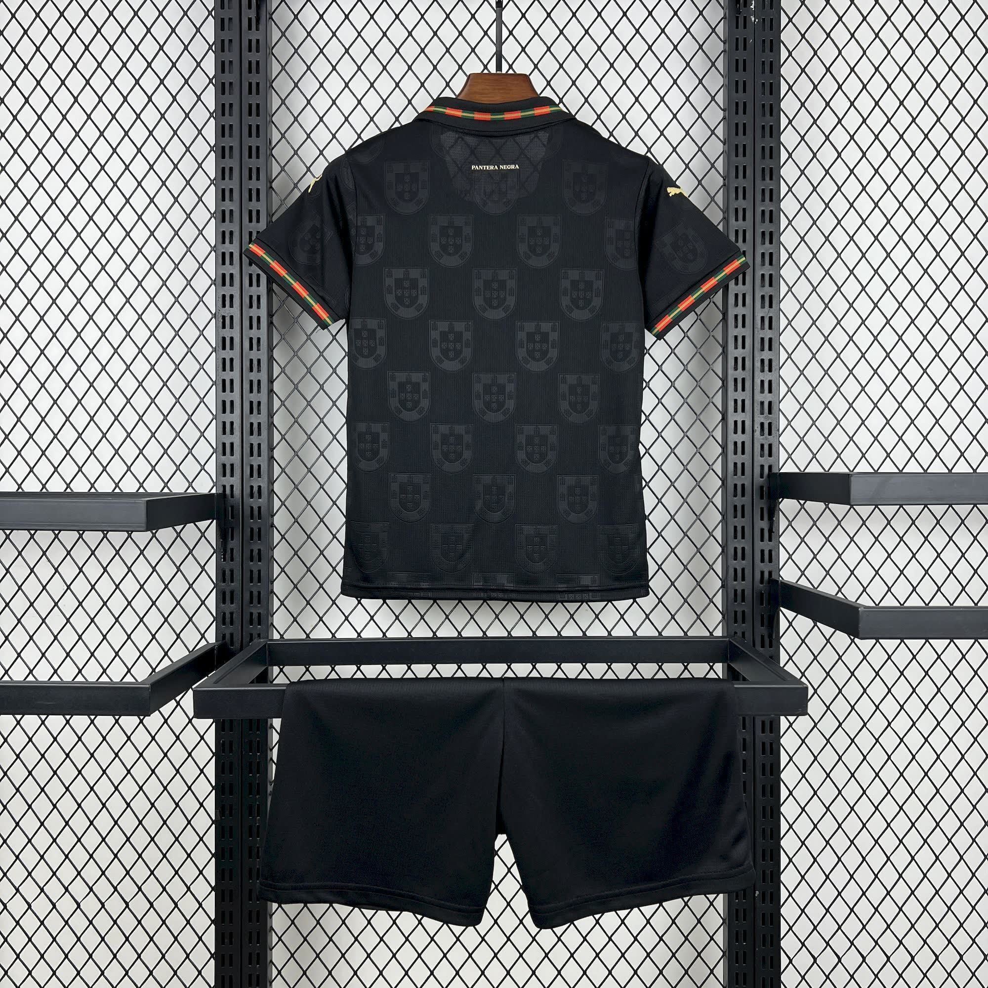 Kit Infantil Portugal 26/27 Pantera Negra Eusébio - Puma - Imagem 6